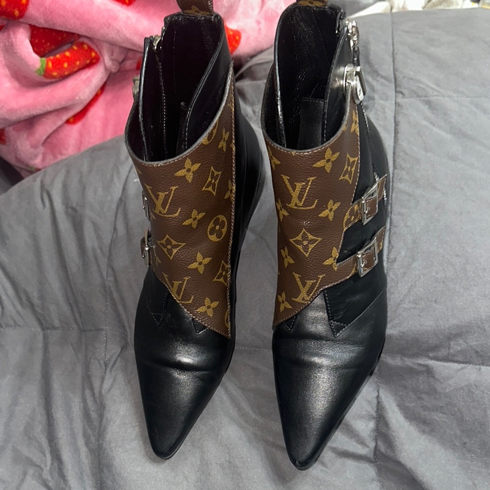 Louis Vuitton Black and Brown Ankle Boots with Pointed Toe and Luxurious Design